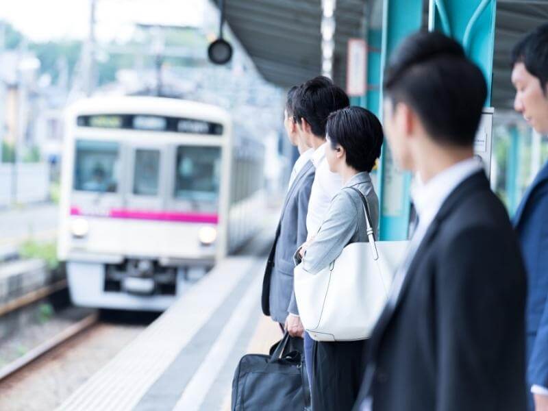 Guide how to buy train tickets, train etiquette in Japan